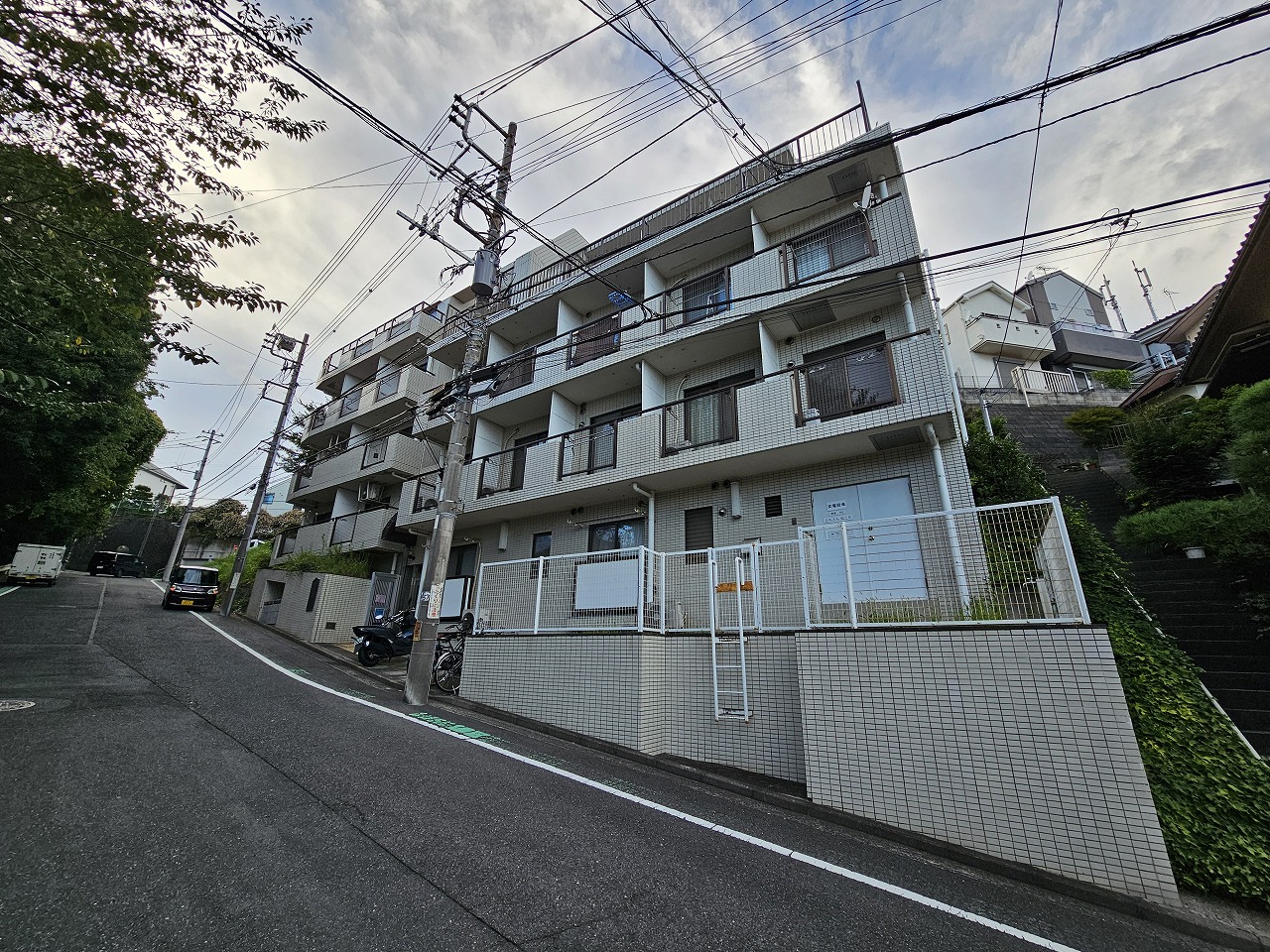 横浜市神奈川区松見町のマンションの建物外観