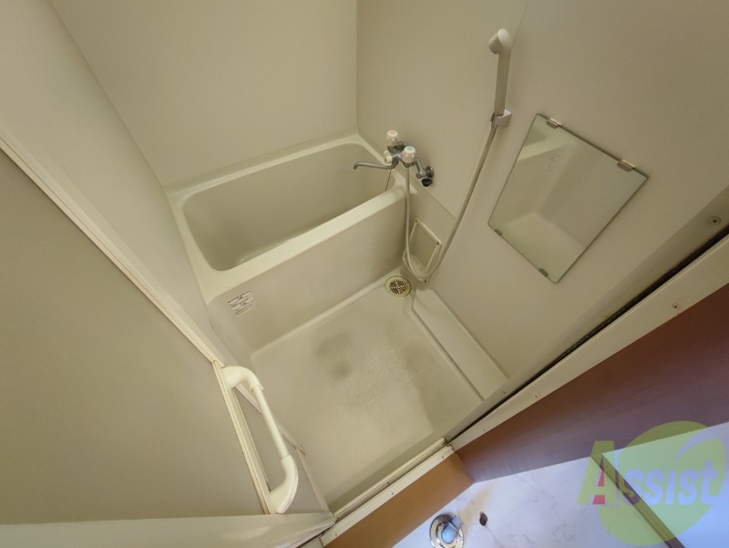 バス・シャワールーム　ユニットバスです。疲れを癒すのに欠かせませんね！