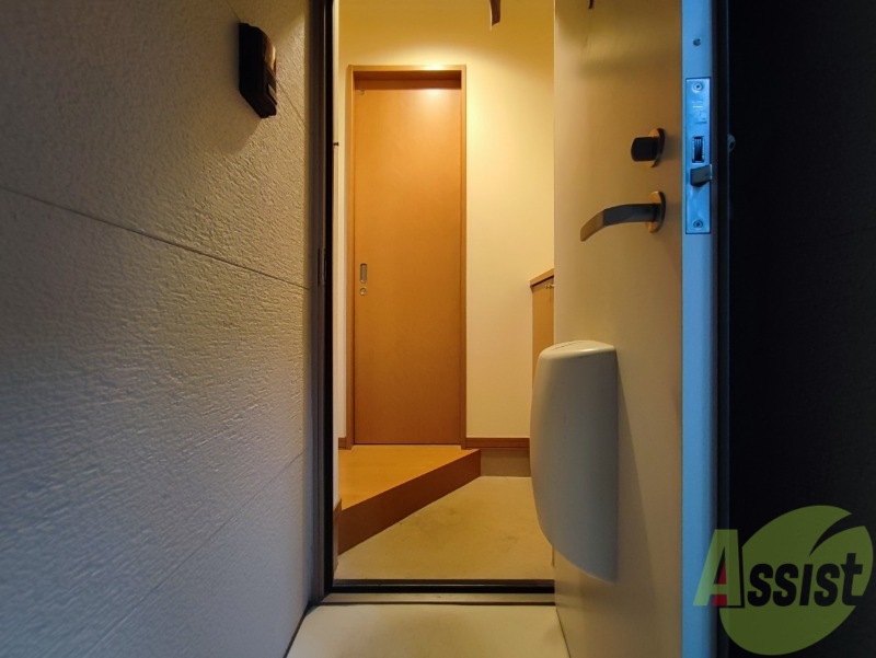 玄関　玄関の様子です。明るい印象ですね。気分もあがりそう。