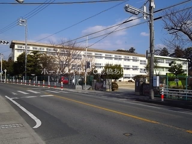 【豊川市大崎町のアパートの小学校】