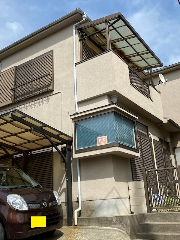 建物外観　カーポート撤去予定になります。