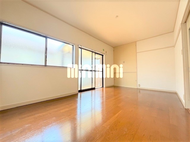居室・リビング　朝日が明るい広々７．５帖のお部屋