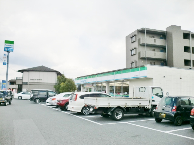 コンビニ　ファミリーマート上野佐那具店（コンビニ）まで115m