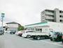 コンビニ　ファミリーマート上野佐那具店（コンビニ）まで115m