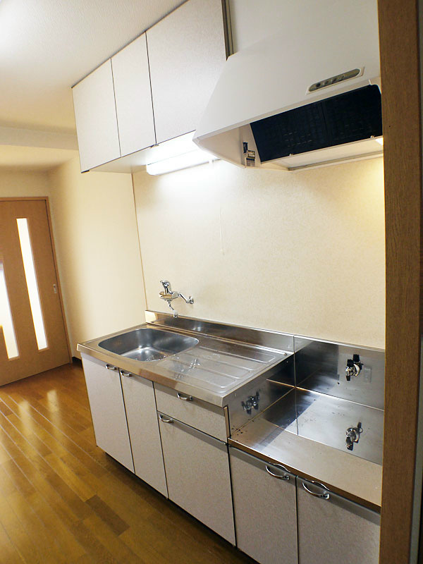 キッチン　１人暮らし用としては広めのキッチン！