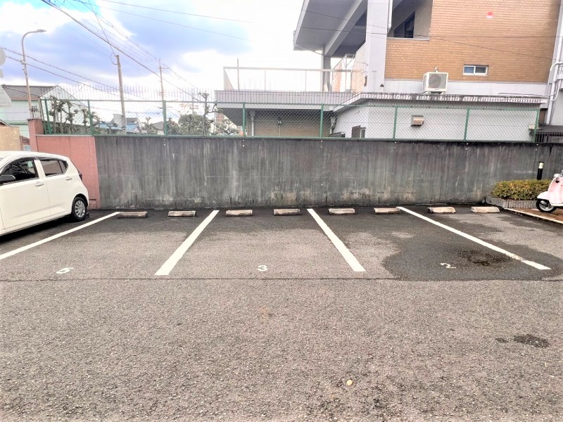 その他　駐車場は別料金となります。