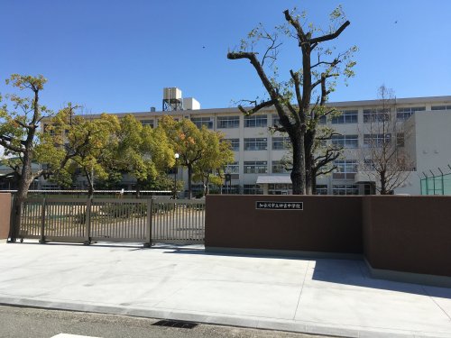 中学校　神吉中学校（中学校）まで897m