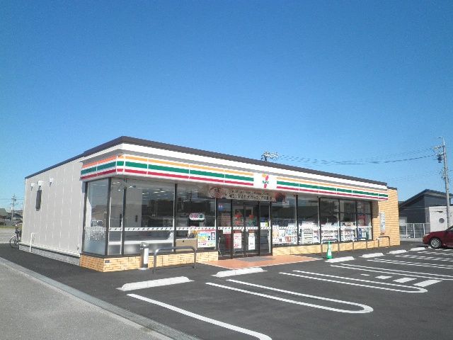 コンビニ　セブンイレブン四日市城山町店（コンビニ）まで385m