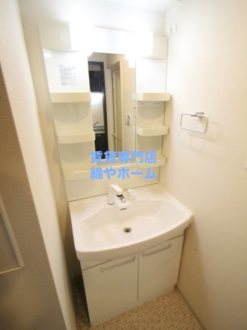 洗面設備　独立洗面台あり、毎朝おしゃれに忙しい女性の方におすすめです