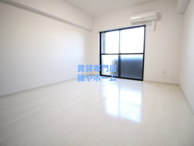 居室・リビング　こちらの居間で趣味の時間をお楽しみください