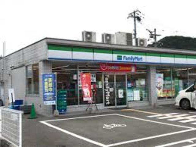 コンビニ　ファミリーマート　たつの山津屋（コンビニ）まで438m