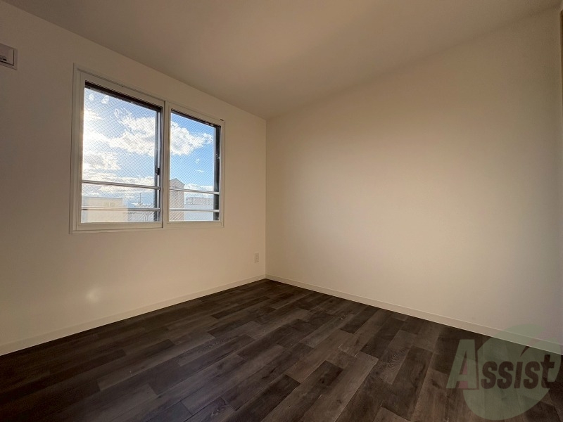 その他部屋・スペース　こちらのお部屋は光が差し込む、温かみのあるお部屋です。