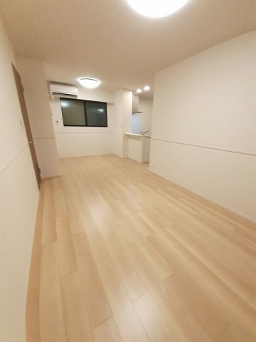 居室・リビング　こちらの居間で趣味の時間をお楽しみください