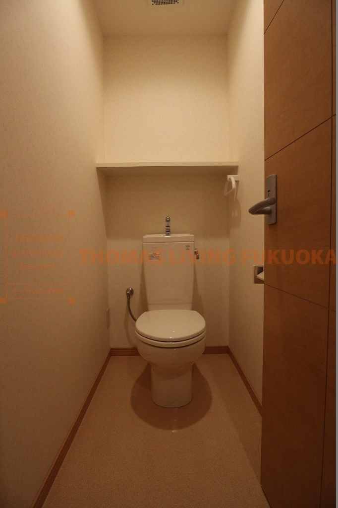 トイレ　荷物棚あります。