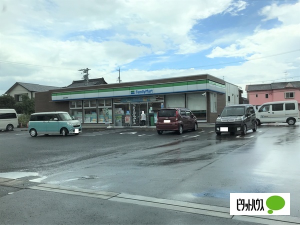 コンビニ　ファミリーマート岩倉東町藤塚店（コンビニ）まで388m