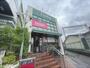 スーパー　ラッキー長瀬店（スーパー）まで190m