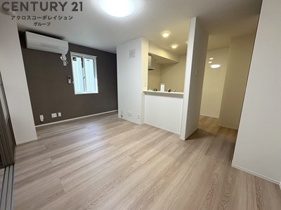 居室・リビング　カウンターキッチンなので広々と使用できるリビングです