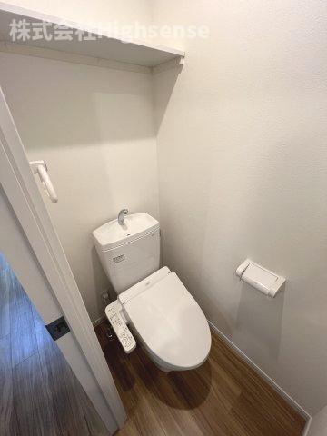 トイレ　落ち着いた色調のトイレです