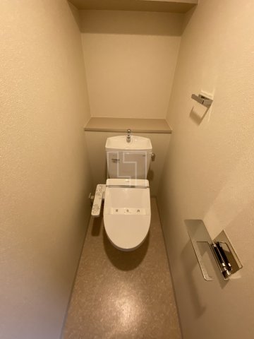 トイレ　ルーエ本町　温水洗浄便座