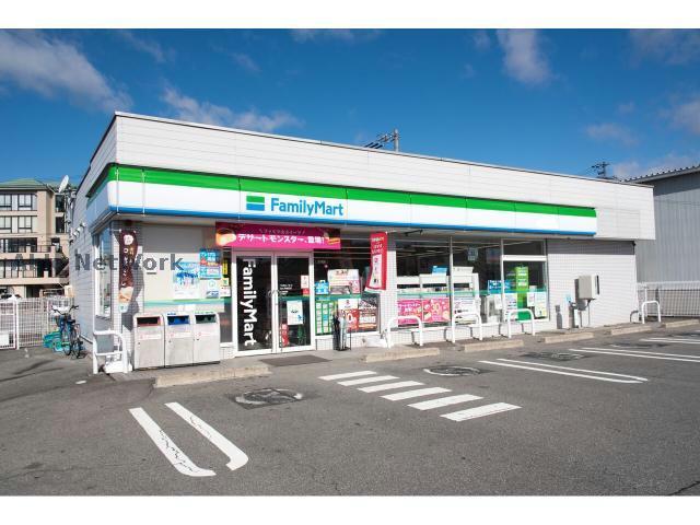 コンビニ　ファミリーマート千歳末広2丁目店（コンビニ）まで302m