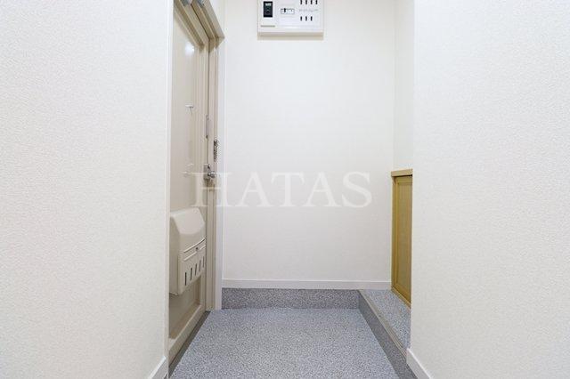 玄関　同物件別部屋です。