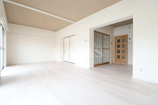 居室・リビング　同物件別部屋です。
