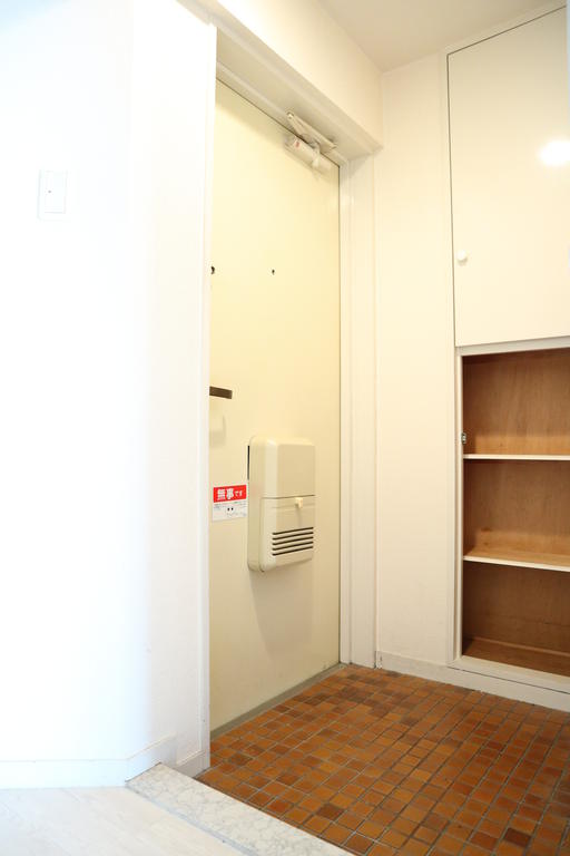 玄関　※参考写真