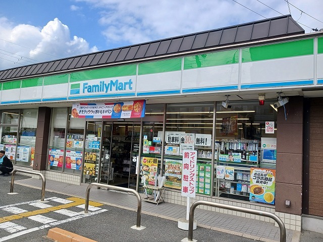 その他　ファミリーマート 梅津段町店まで300m