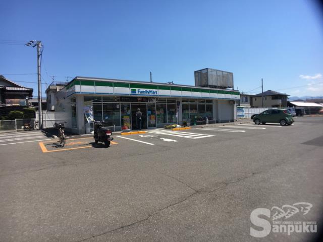 コンビニ　ファミリーマート（コンビニ）まで394m