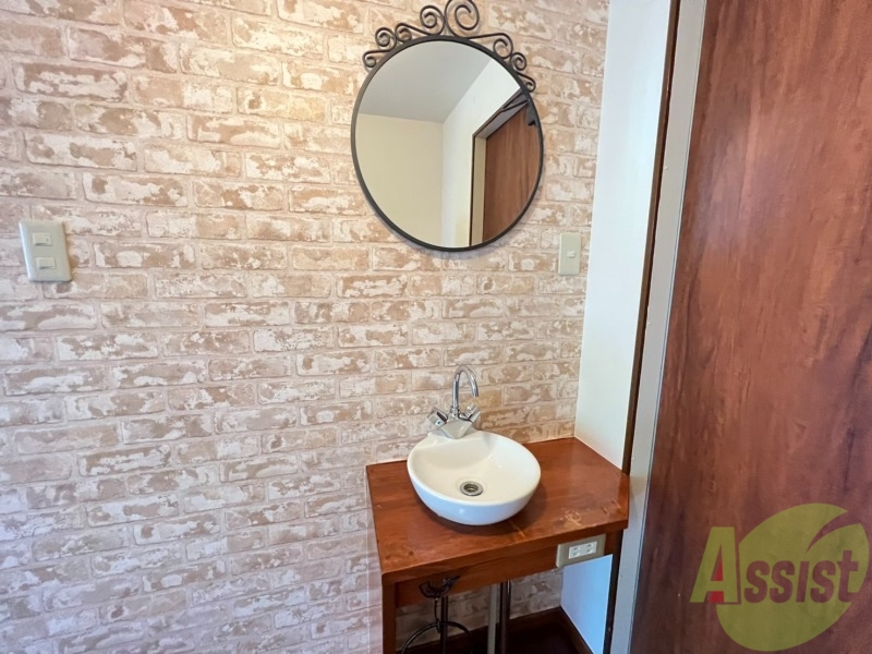 洗面設備　洗面台は独立しています。朝の身支度はこちらでどうぞ～