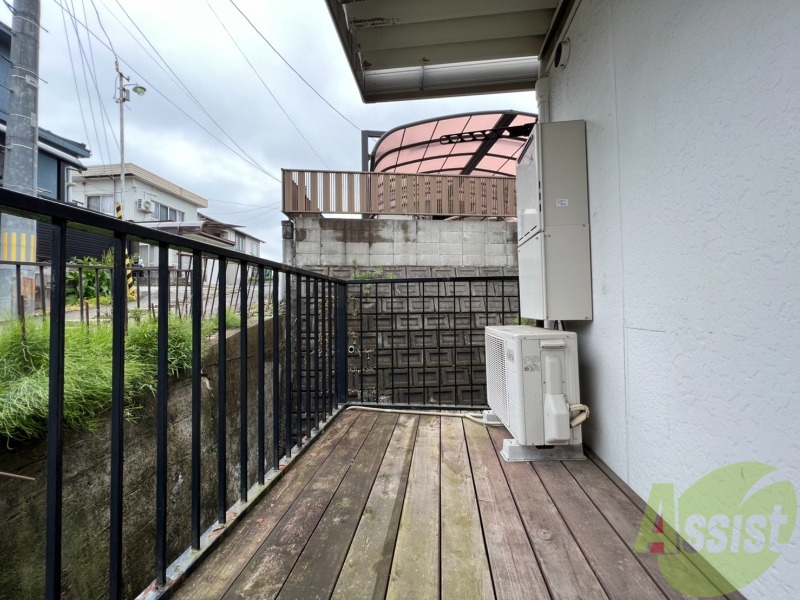 バルコニー　バルコニーは幅もしっかりあって洗濯物がはかどりそうですね。