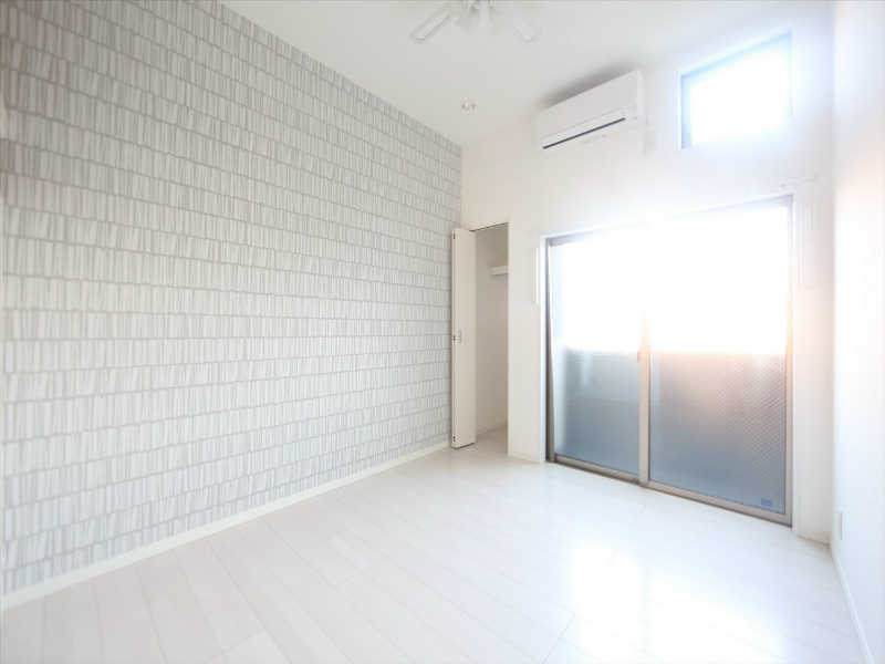 バルコニー　洋室6.3帖　上段ロフト6.2帖（収納でも部屋でも使えます）