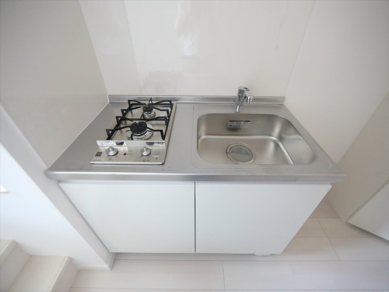 キッチン　システムキッチン（ガス2口）冷蔵庫・レンジ等ご用意できます