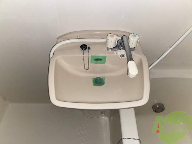 洗面設備　朝の支度ができる、洗面台も付いておりますね