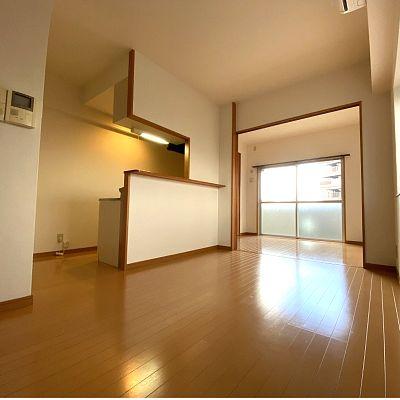 居室・リビング　ペット飼育可♪（小型犬、猫OK）別号室の写真となります。現況