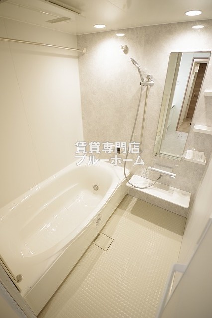 バス・シャワールーム　浴室乾燥機・追い炊き機能付きお風呂です！