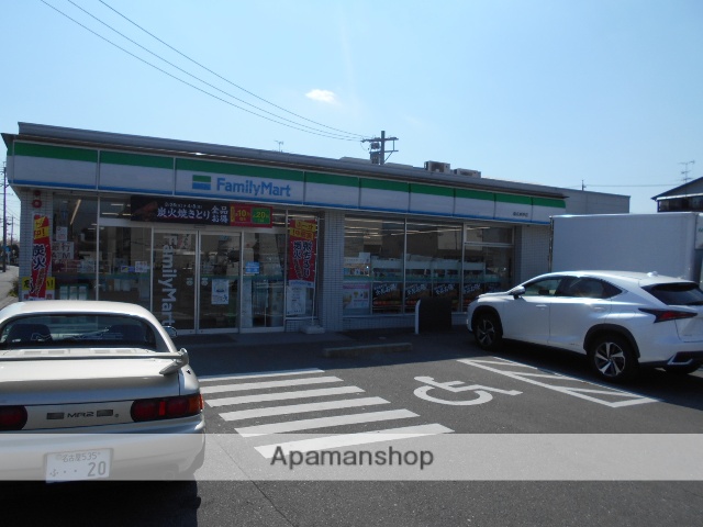 コンビニ　ファミリーマート（コンビニ）まで939m