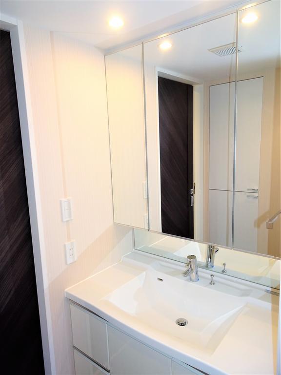 洗面設備　（同マンション別室・参考写真です）