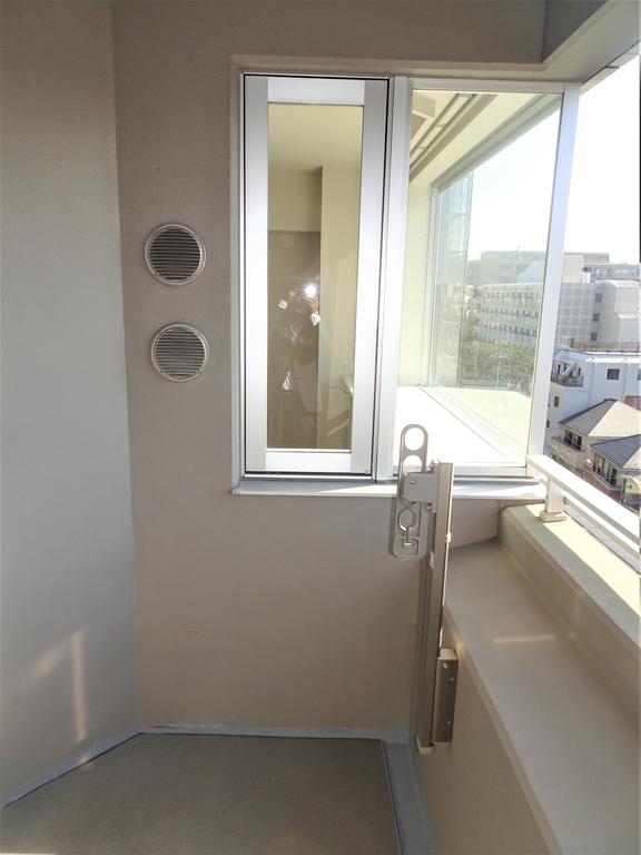 バルコニー　（同マンション別室・参考写真です）