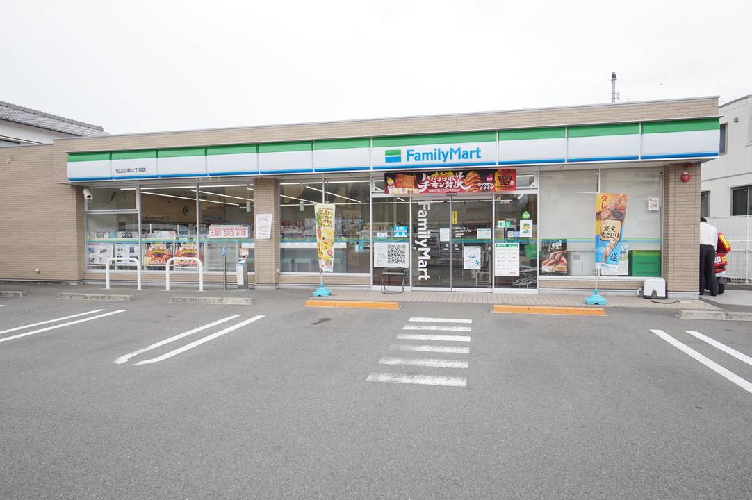 コンビニ　ファミリーマート松山小栗六丁目店（コンビニ）まで381m