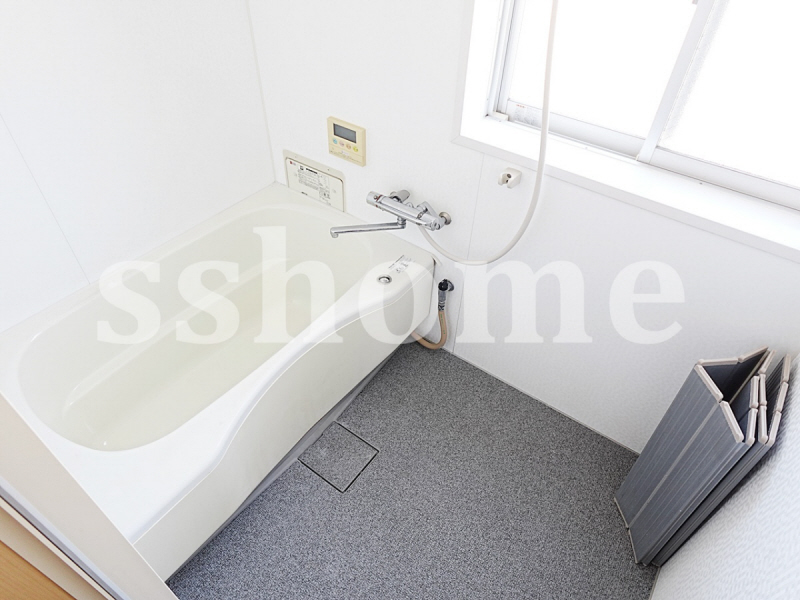 バス・シャワールーム　窓あります