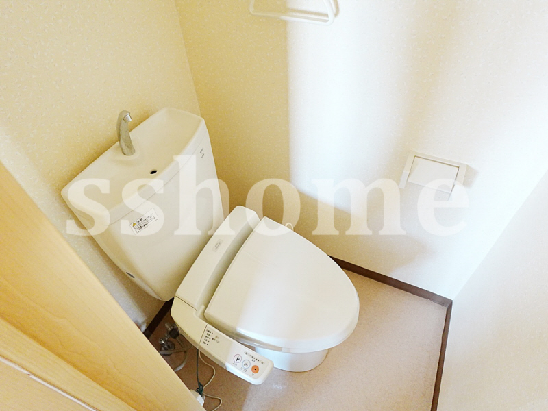 トイレ　温水洗浄便座（残置です
