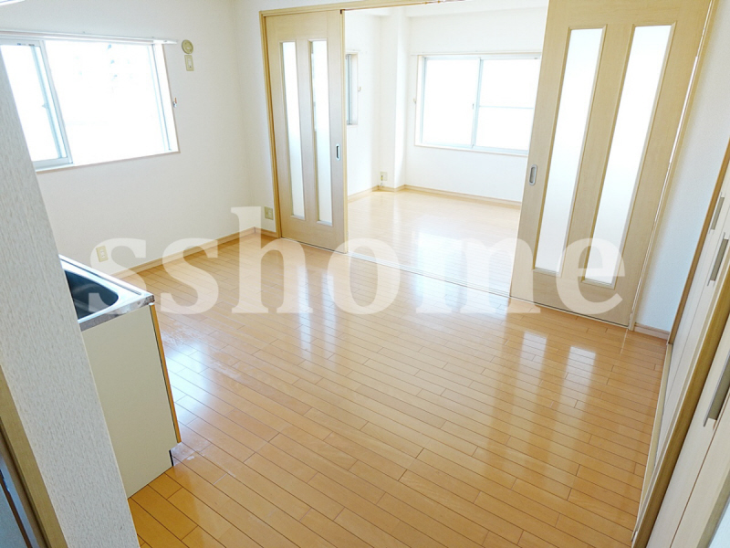 居室・リビング　明るい角部屋