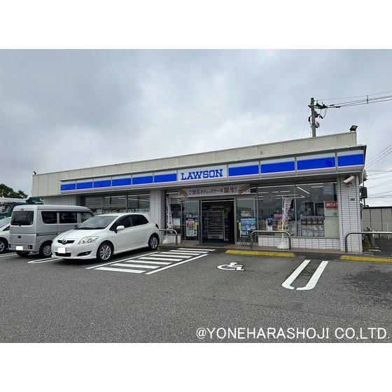 コンビニ　ローソン高岡戸出工業団地店（コンビニ）まで215m