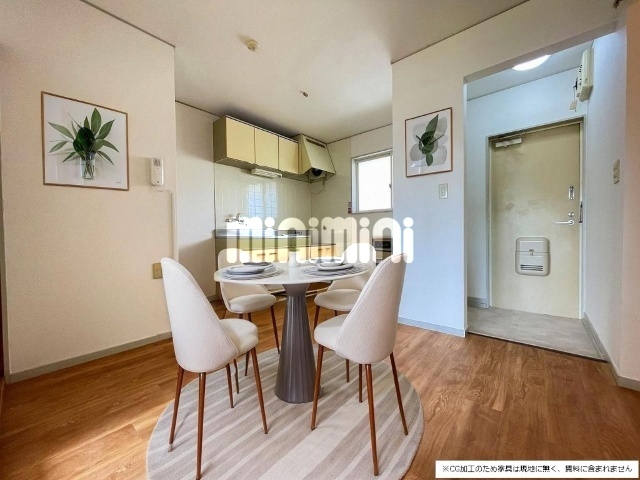 居室・リビング　※ＣＧ加工のため家具は現地に無く、賃料に含まれません。