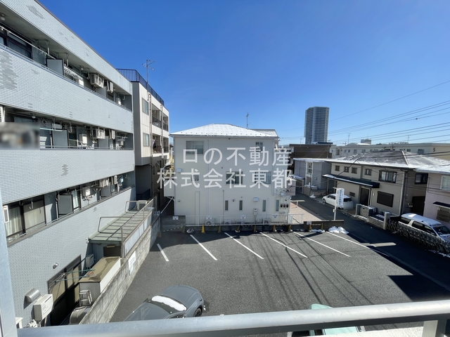 眺望　バルコニーからの景色です！圧迫感がないので暮らしやすい♪