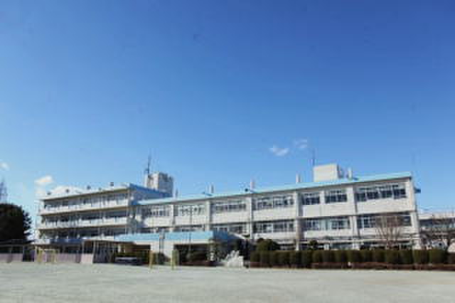 小学校　春岡小学校（小学校）まで700m