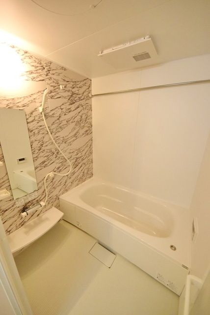 バス・シャワールーム　☆広いバスタブ