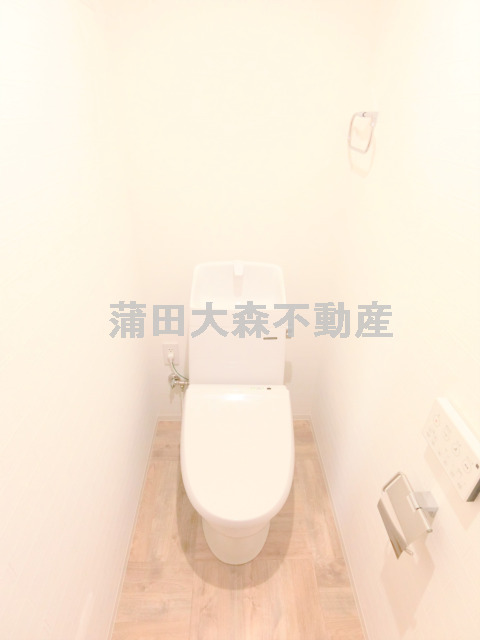 トイレ　温水洗浄暖房便座付きのトイレ