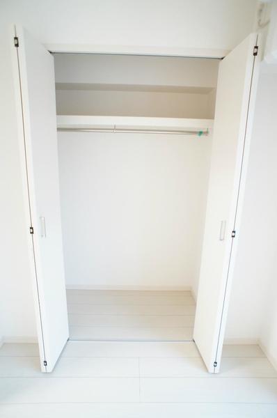 収納　ハンガーパイプ付きのクローゼット